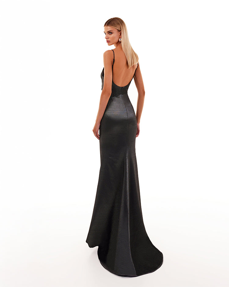 Приталена максісукня графітного кольору з високим розрізом по центру