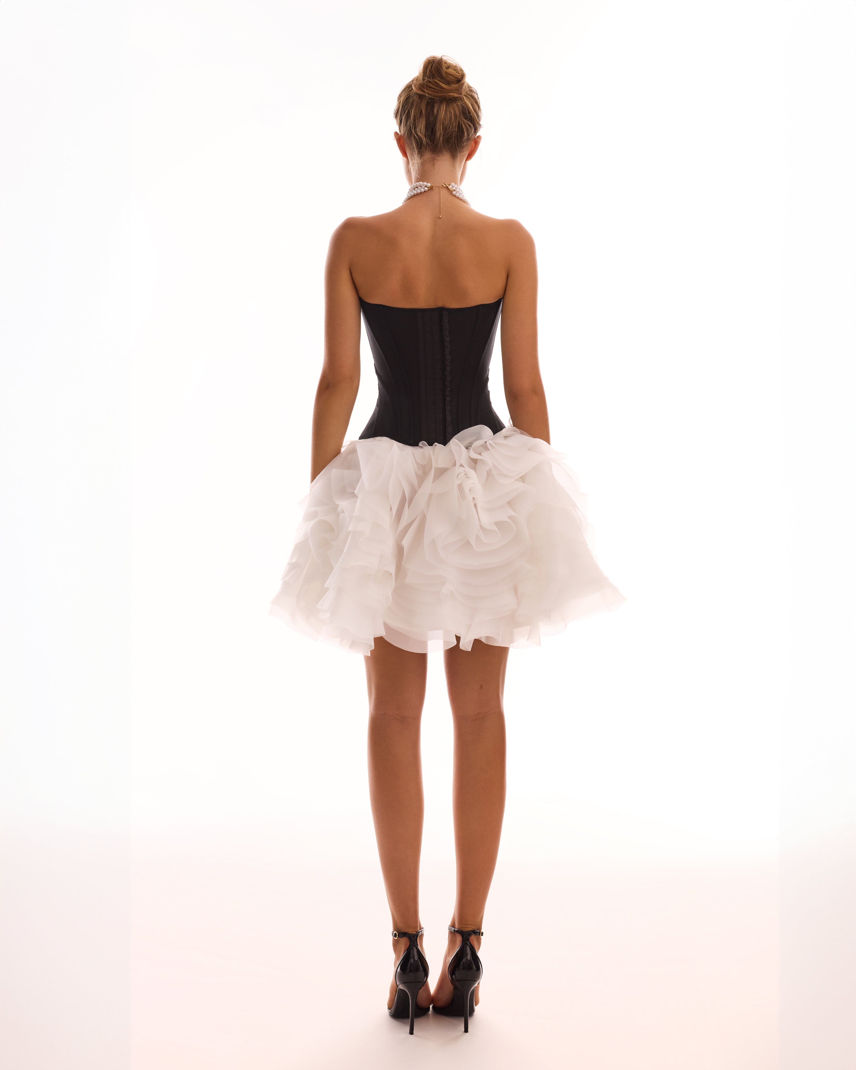 Чорний корсет із заниженою талією