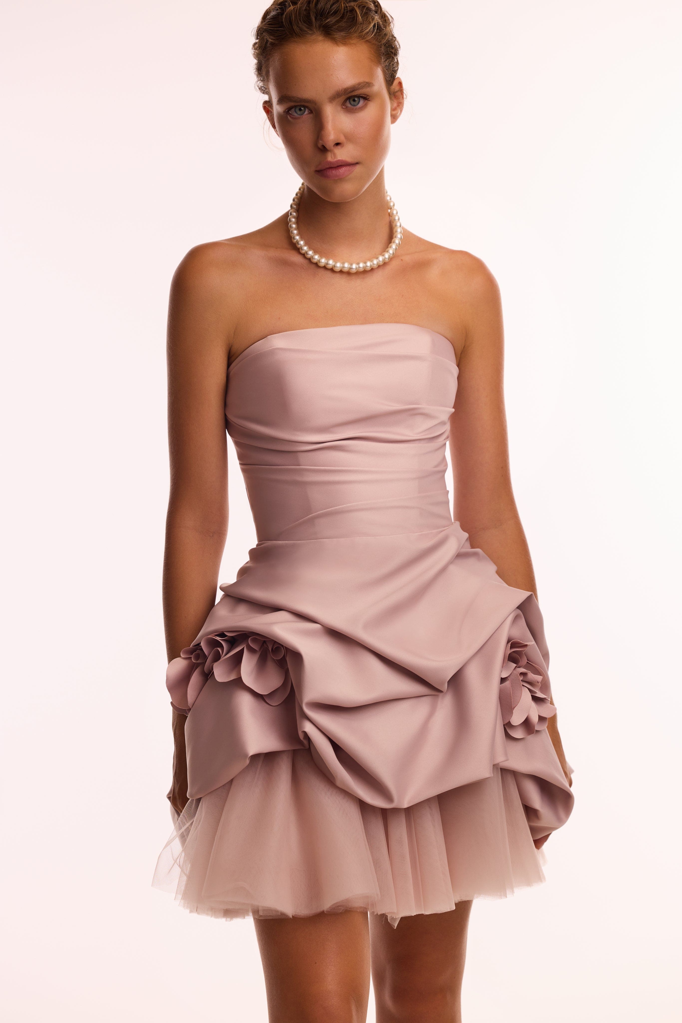 Пудрова мінісукня з декоративними трояндами