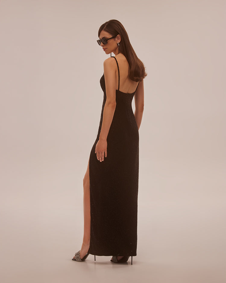 Чорна приталена максісукня на тонких бретелях з лелітками