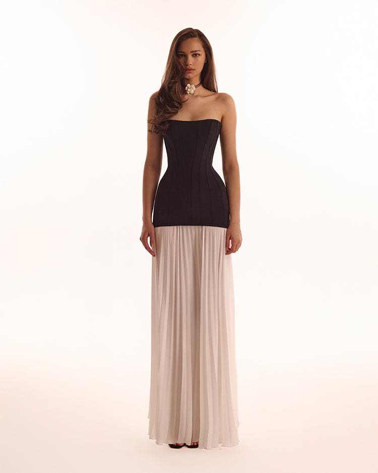 Чорно-біла сукня з плісированою спідницею