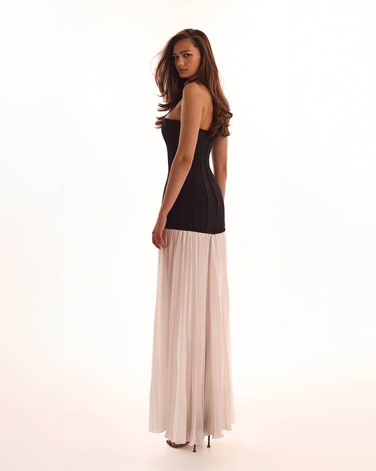 Чорно-біла сукня з плісированою спідницею