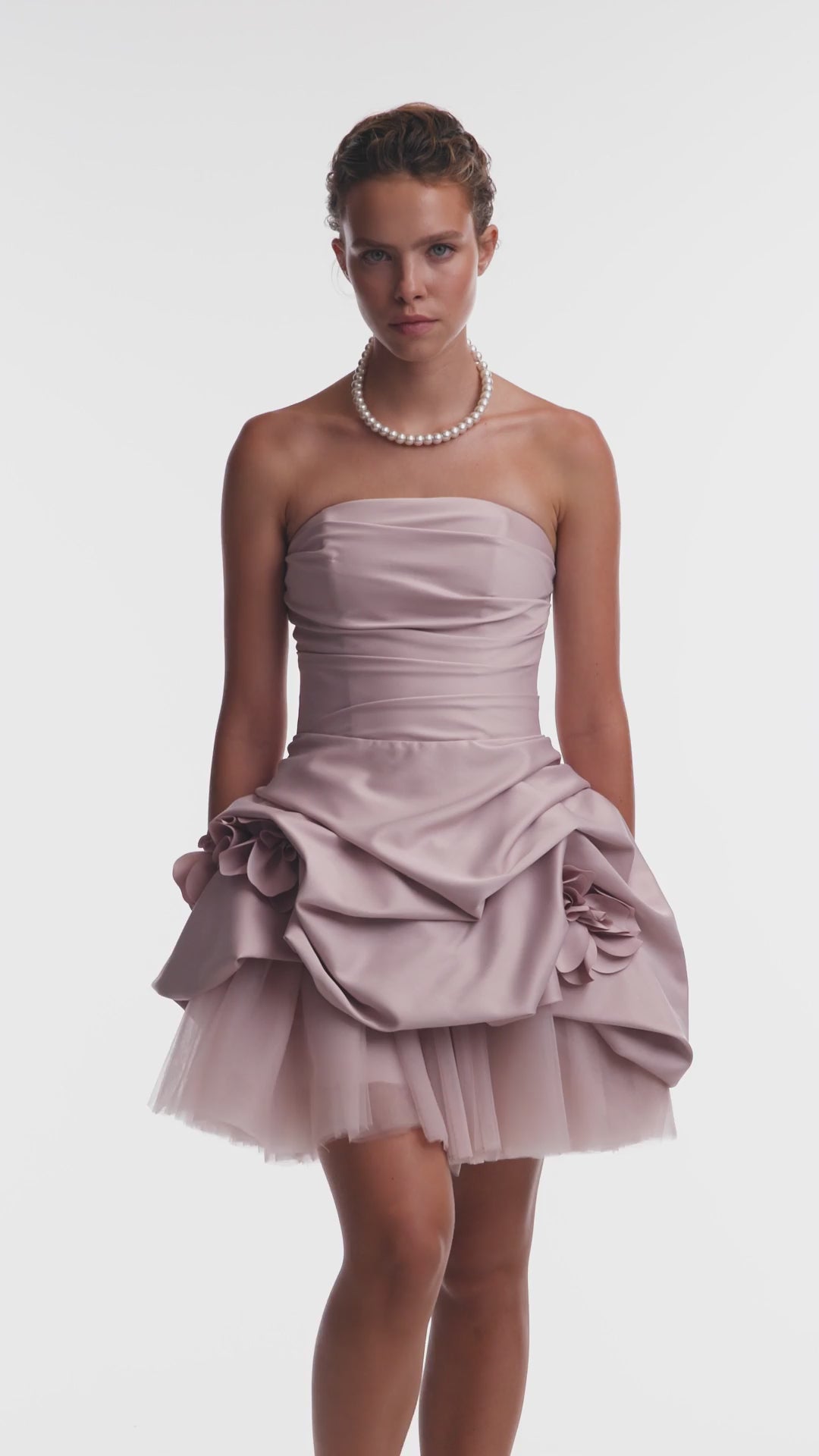 Пудрова мінісукня з декоративними трояндами