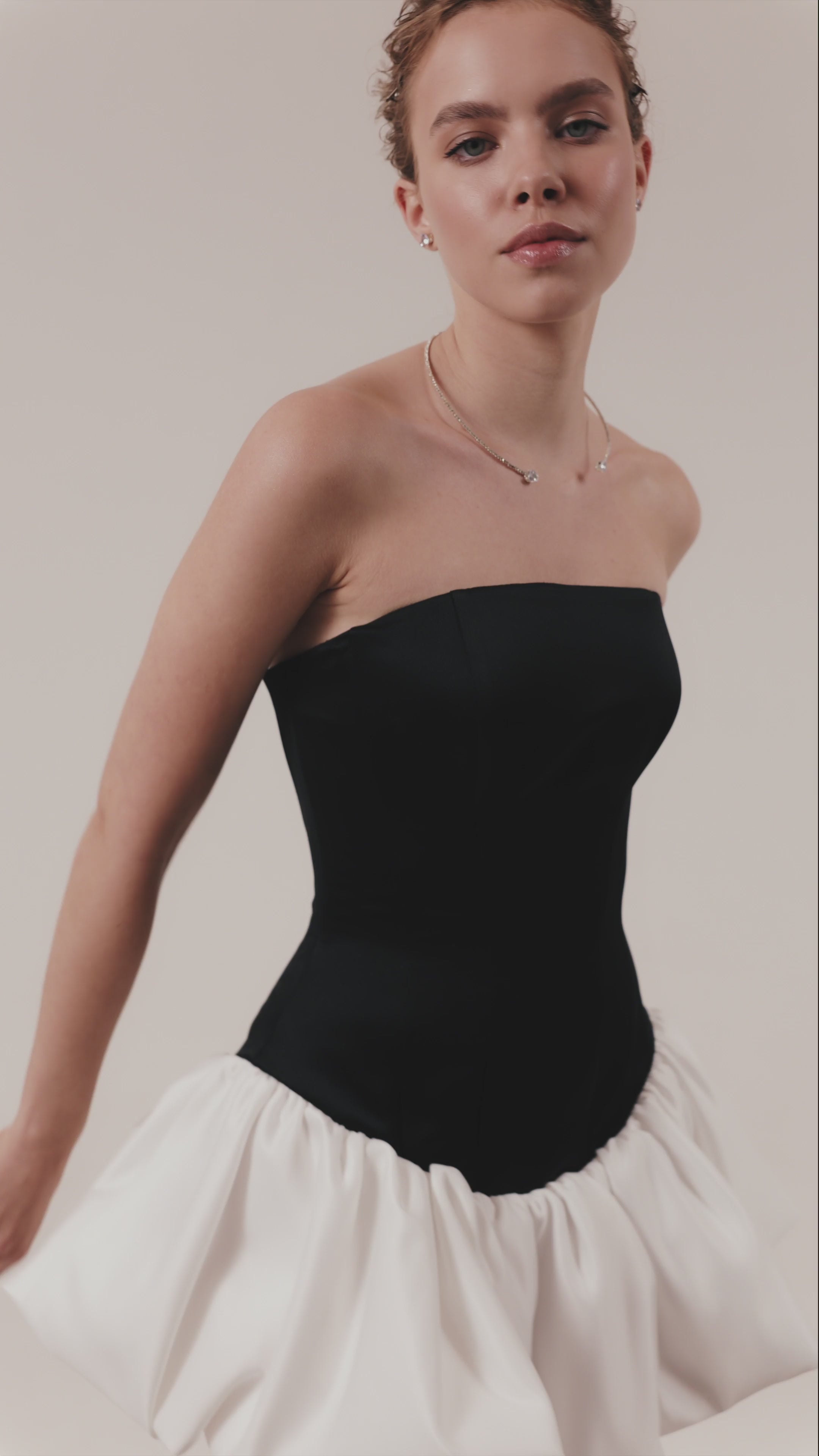 Чорно-біла корсетна мінісукня