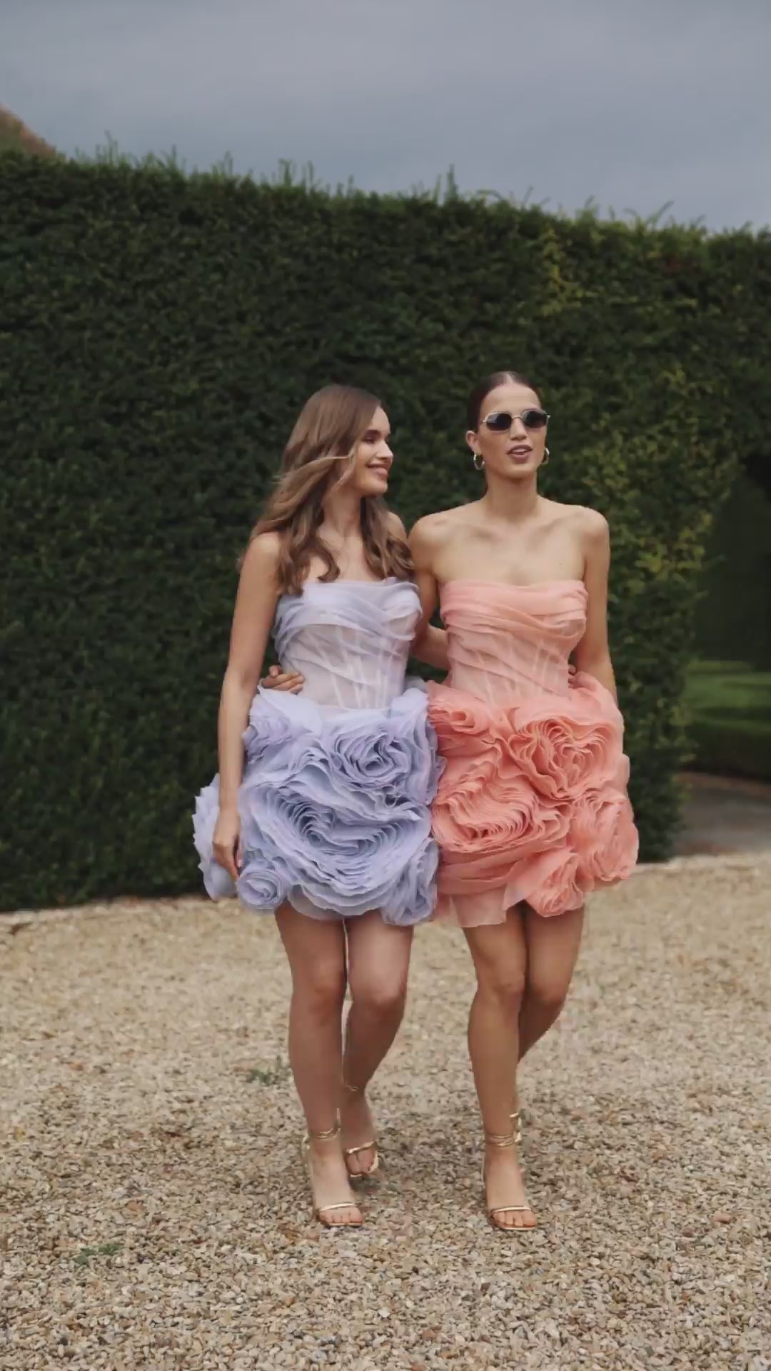 Лавандова мінісукня з пишною спідницею з об'ємних квітів