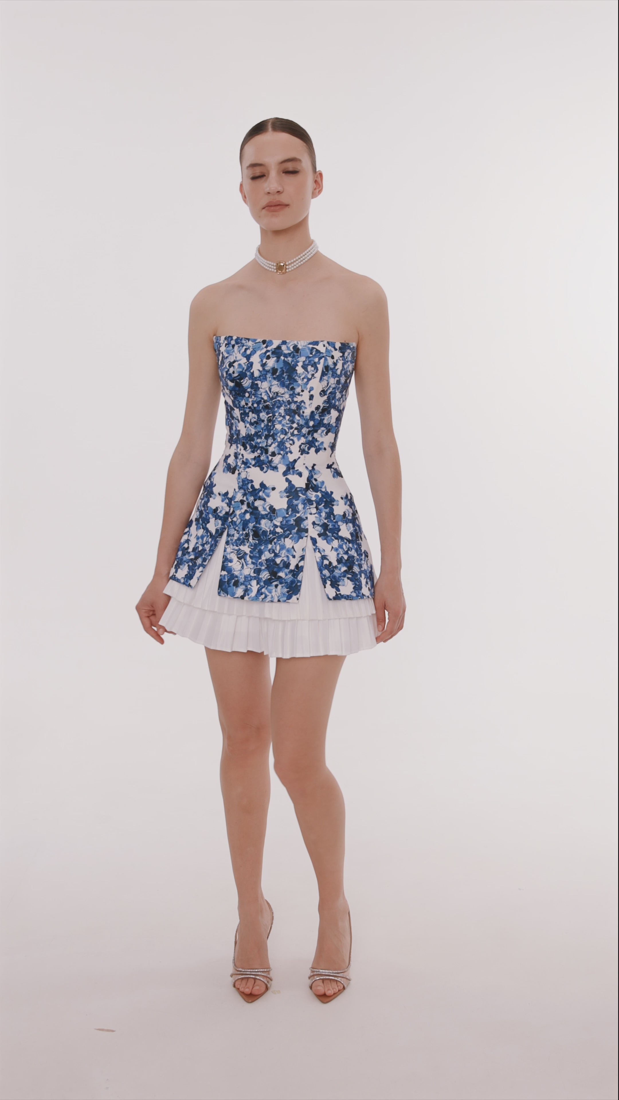 Мінісукня з квітковим принтом на шнурівці