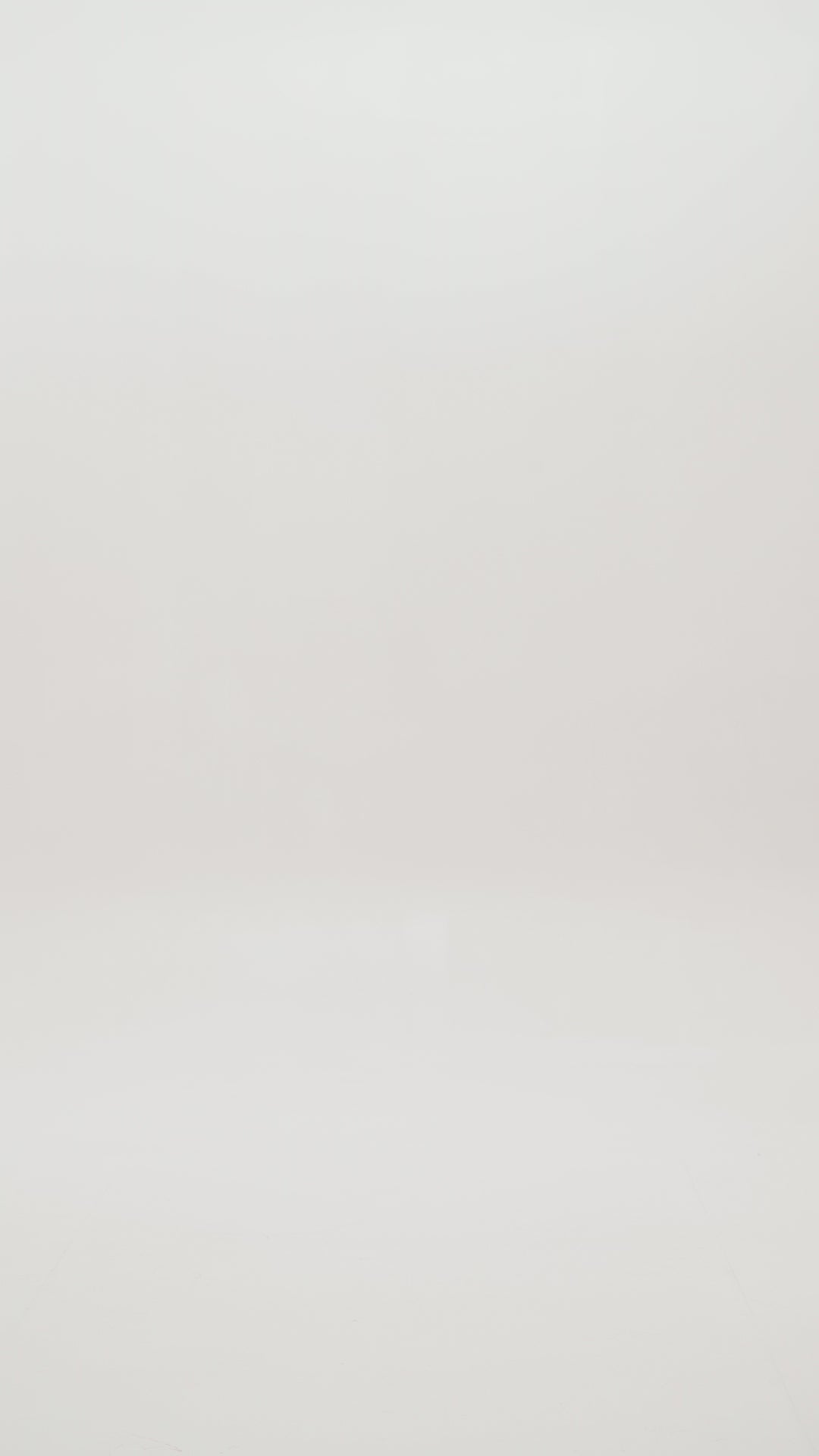 Приталена максісукня графітного кольору з високим розрізом по центру