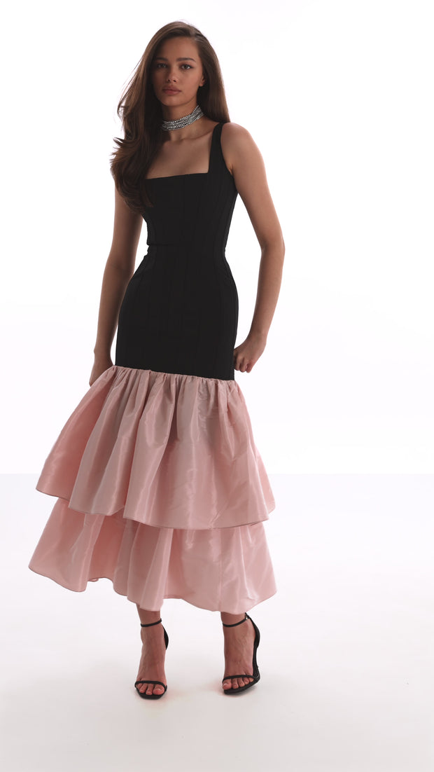 Чорна сукня 2-в-1 з багатоярусною рожевою спідницею