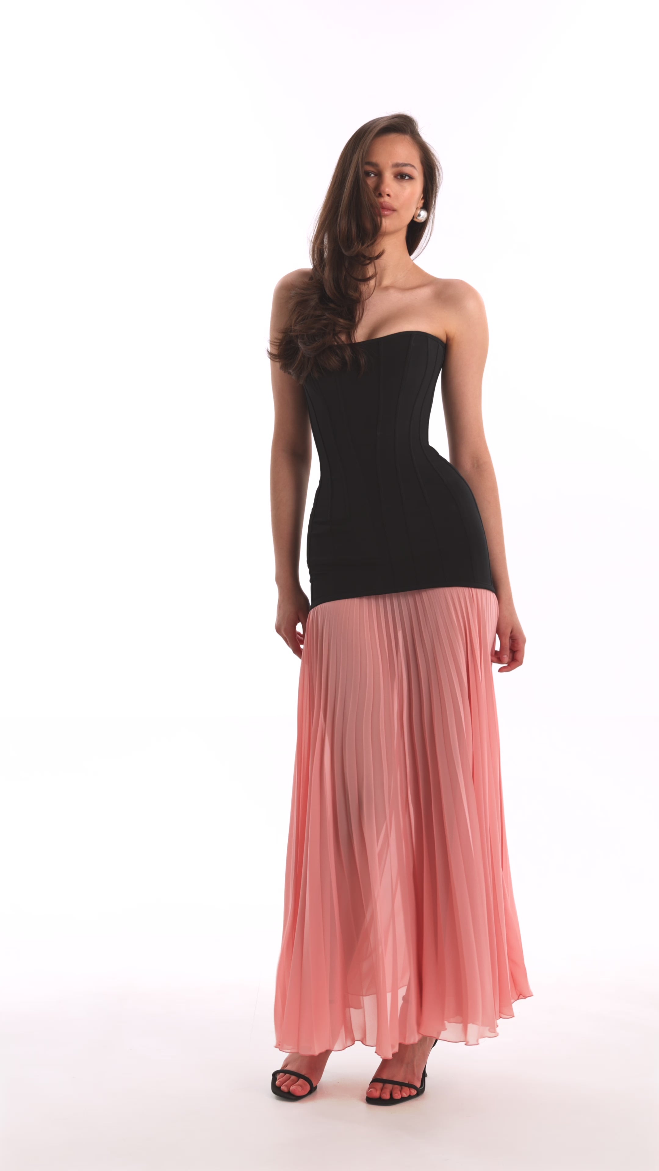 Чорно-рожева сукня з плісированою спідницею